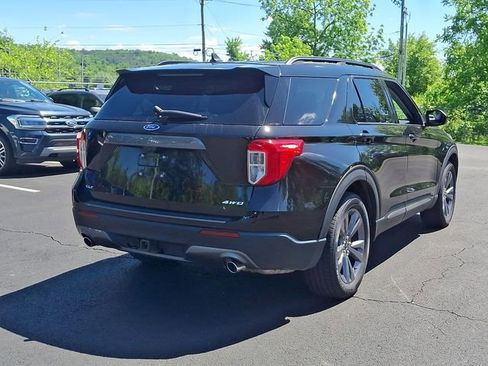 Used 2022 Ford Explorer XLT w/ Equipment Group 202A AWD/4WD image 13