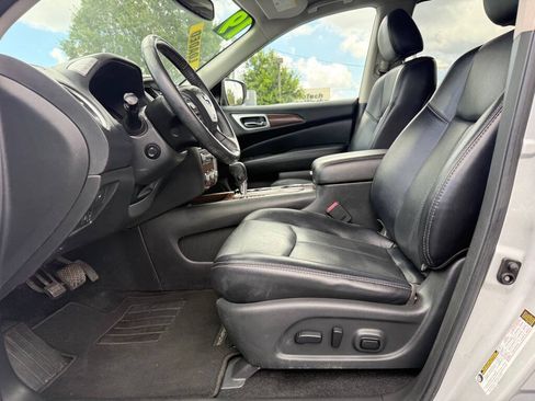 Used 2019 Nissan Pathfinder Platinum FWD image 11