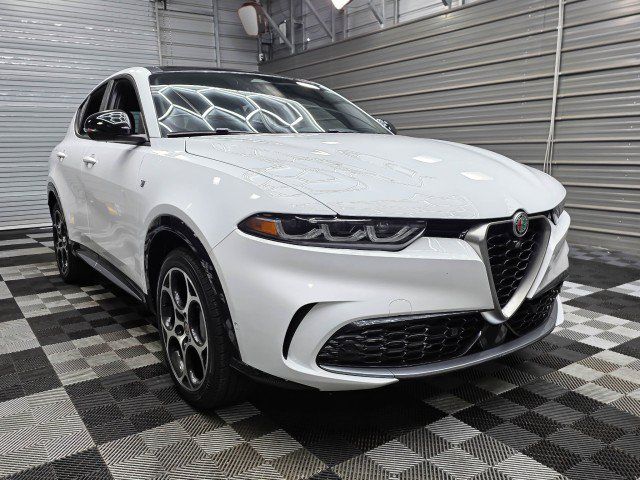 Used 2024 Alfa Romeo Tonale Ti AWD/4WD image 5
