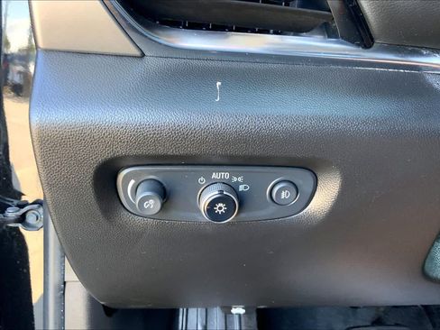 Used 2021 Chevrolet Traverse LT FWD image 35