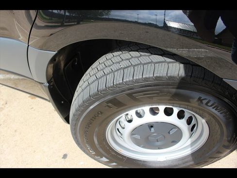 Used 2025 Mercedes-Benz Sprinter 2500 image 35