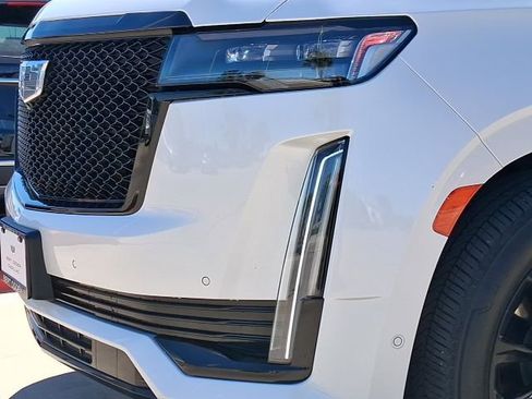 Used 2023 Cadillac Escalade ESV Sport Platinum w/ LPO, ONYX Package AWD/4WD image 7