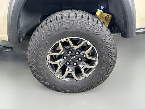 Used 2024 Chevrolet Colorado ZR2 w/ Safety Package image 34