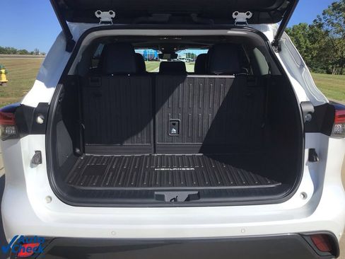 Used 2022 Toyota Highlander Limited image 10