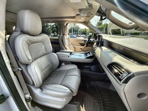 Used 2019 Lincoln Navigator Reserve AWD/4WD image 22