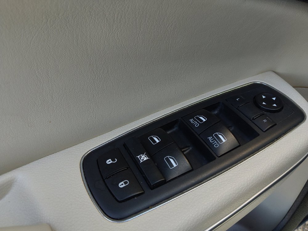 Used 2019 Chrysler 300 Limited RWD image 27