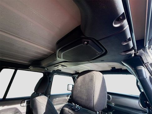 Used 2020 Jeep Wrangler Unlimited Sahara image 34