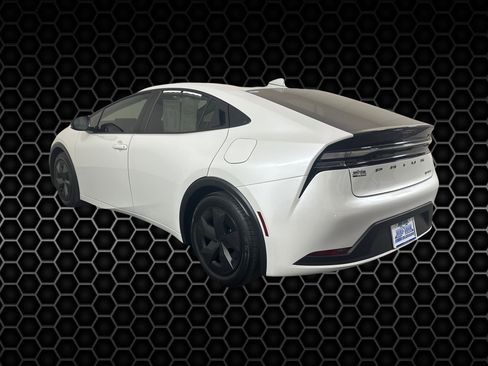 Used 2025 Toyota Prius Plug-In Hybrid image 9
