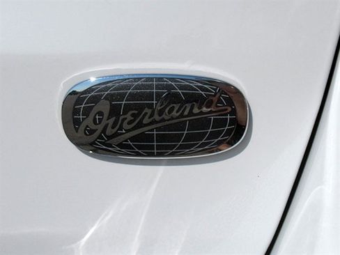 Used 2020 Jeep Grand Cherokee Overland w/ Interior Metal Package AWD/4WD image 41