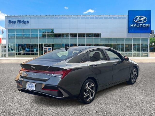 Used 2024 Hyundai Elantra Limited FWD image 2