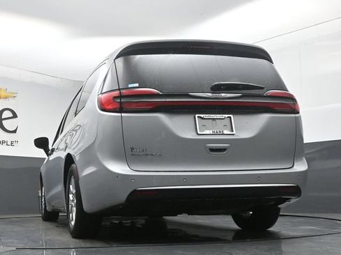 Used 2023 Chrysler Pacifica Touring-L FWD image 55
