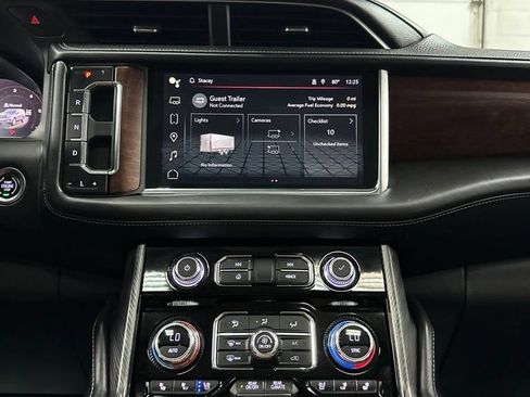 Used 2023 GMC Yukon XL Denali Ultimate AWD/4WD image 27