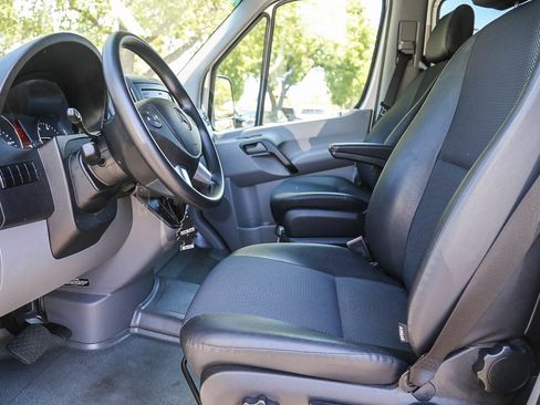Used 2016 Mercedes-Benz Sprinter 2500 image 18