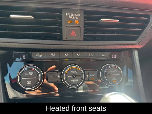 Used 2020 Volkswagen Jetta SE w/ SE Cold Weather Package FWD image 16