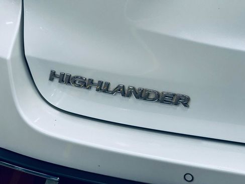 Used 2017 Toyota Highlander Limited image 23