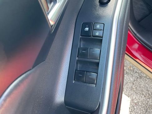 Used 2022 Toyota Highlander XLE image 24