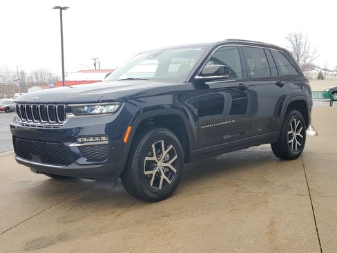 Used 2024 Jeep Grand Cherokee Limited image 2