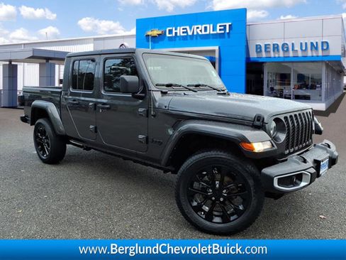 Used 2022 Jeep Gladiator Sport AWD/4WD image 1
