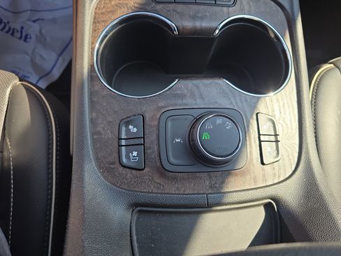 Used 2023 GMC Acadia Denali AWD/4WD image 25