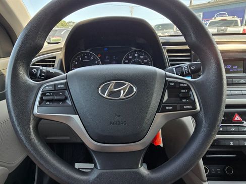Used 2017 Hyundai Elantra SE FWD image 22