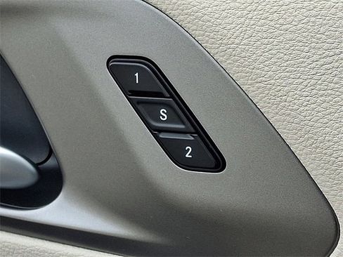 Used 2024 Chrysler Pacifica Touring-L image 28