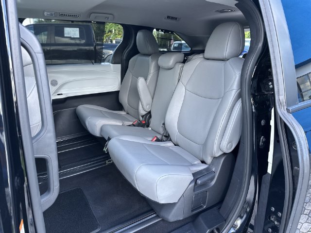 Used 2026 Toyota Sienna XLE FWD image 27