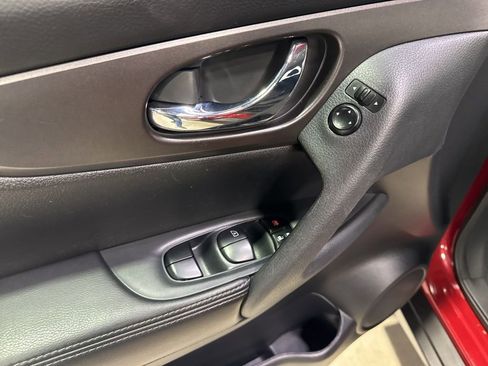 Used 2016 Nissan Rogue S AWD/4WD image 22