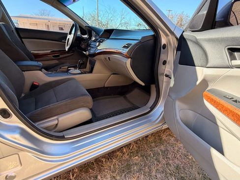 Used 2011 Honda Accord EX image 19