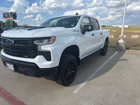Used 2025 Chevrolet Silverado 1500 LT Trail Boss w/ LT Trail Boss Premium Package AWD/4WD image 5
