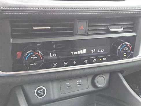 Used 2023 Nissan Rogue SV FWD image 18