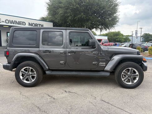 Used 2022 Jeep Wrangler Unlimited Sahara AWD/4WD image 2