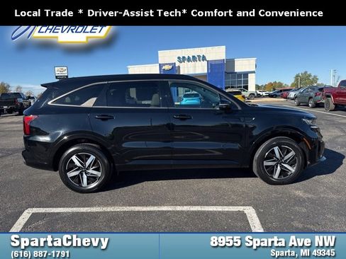 Used 2021 Kia Sorento S image 2