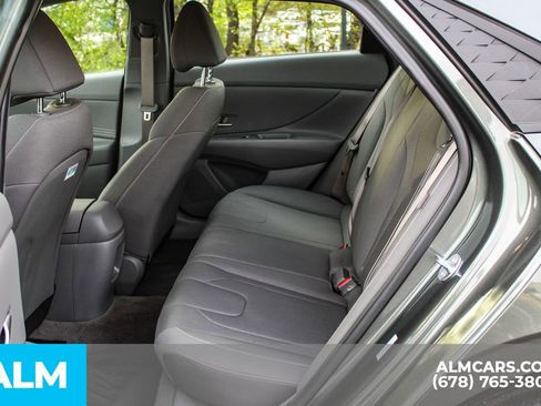 Used 2025 Hyundai Elantra Sport image 16