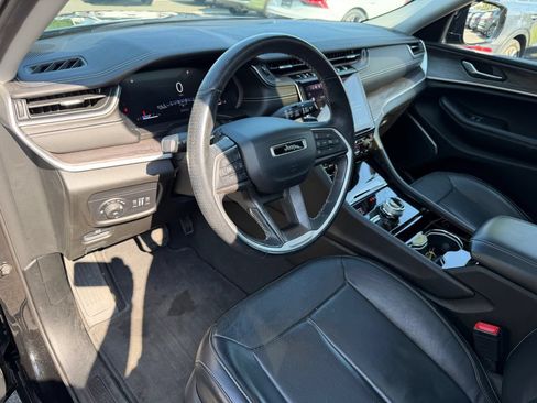 Used 2021 Jeep Grand Cherokee L Limited w/ Luxury Tech Group II AWD/4WD image 16