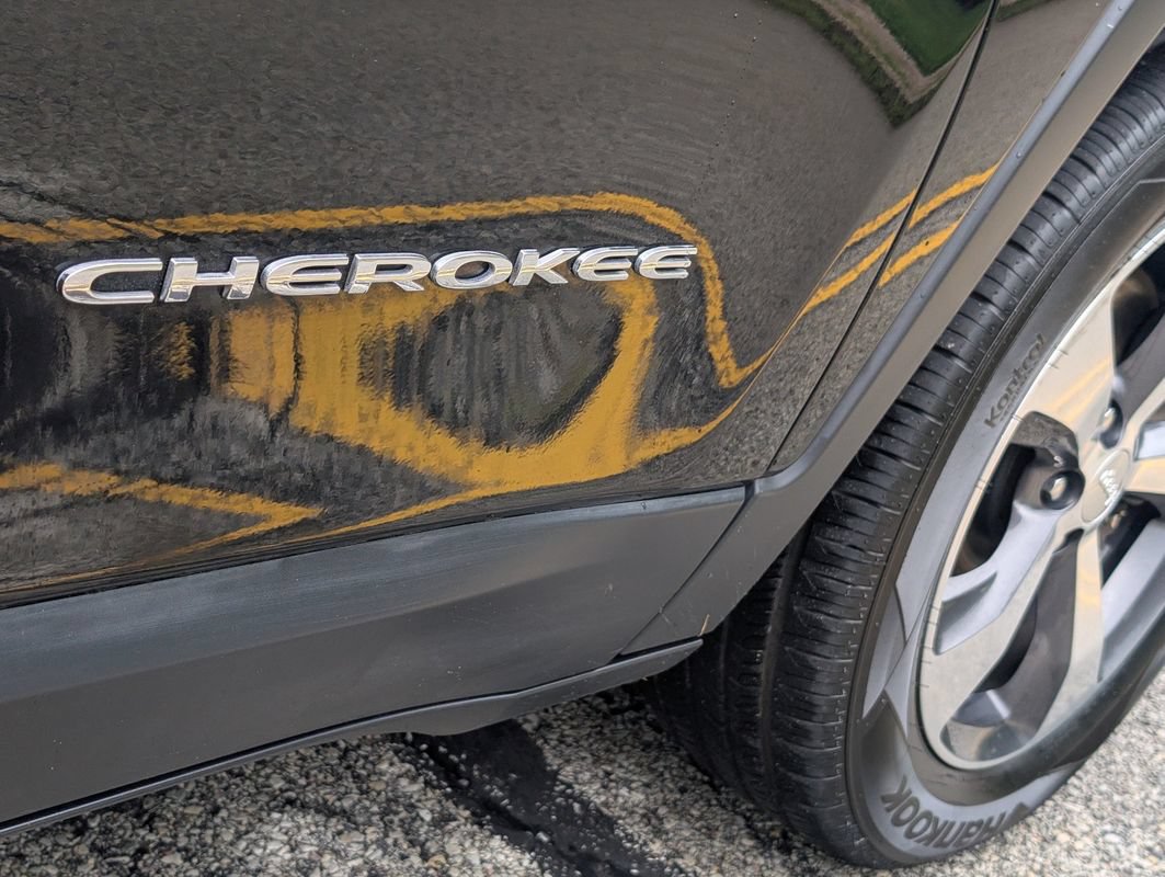 Used 2019 Jeep Cherokee Limited AWD/4WD image 19