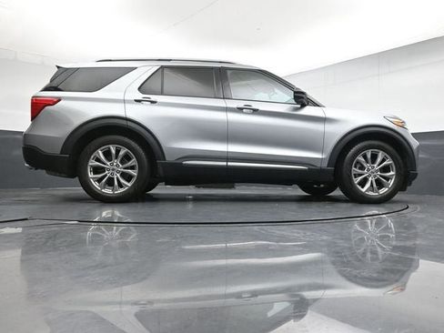 Used 2023 Ford Explorer Limited w/ Equipment Group 301A image 35