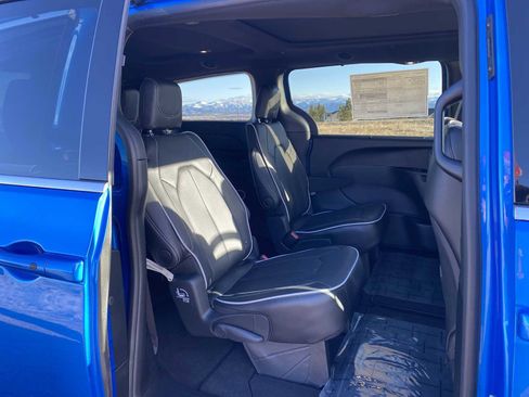 New 2026 Chrysler Pacifica Limited image 35