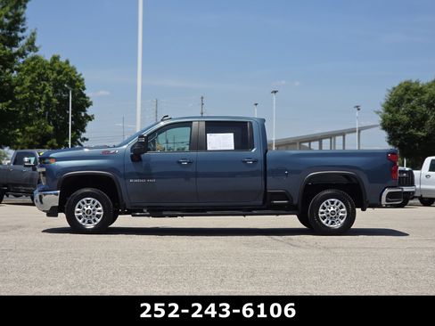 Used 2025 Chevrolet Silverado 2500 LT AWD/4WD image 4