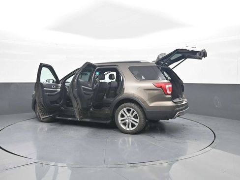 Used 2016 Ford Explorer XLT w/ Equipment Group 202A AWD/4WD image 46
