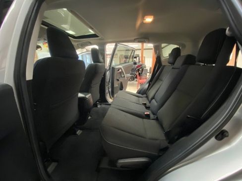 Used 2018 Toyota RAV4 XLE FWD image 17