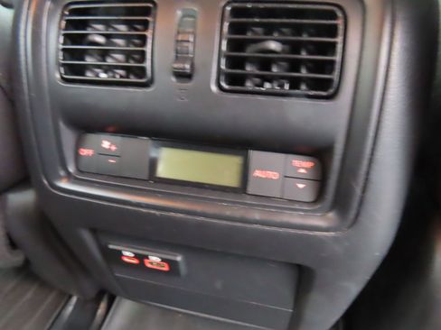 Used 2019 Nissan Pathfinder SV image 39