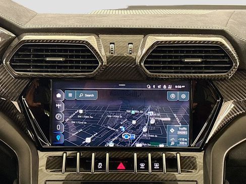 Used 2024 Lamborghini Urus Performante image 12