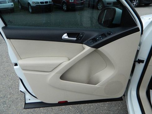 Used 2016 Volkswagen Tiguan S image 22
