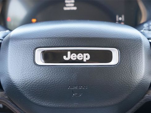 Used 2021 Jeep Grand Cherokee L Limited AWD/4WD image 15