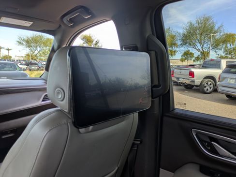 Used 2021 GMC Yukon SLT w/ SLT Luxury Plus Package image 18