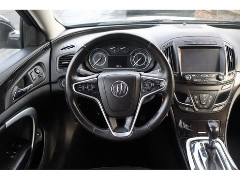 Used 2017 Buick Regal Sport Touring image 9