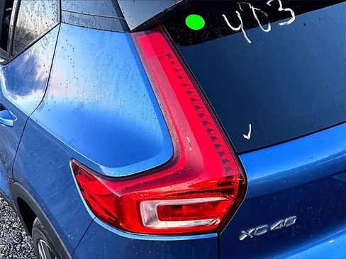 Used 2020 Volvo XC40 T5 R-Design w/ Protection Package Premier image 29