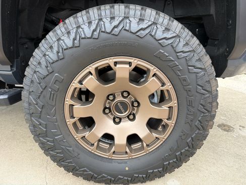 Used 2025 Toyota 4Runner Trailhunter AWD/4WD image 31