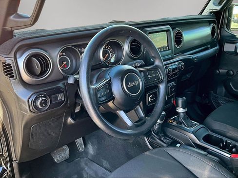 Used 2023 Jeep Gladiator Sport image 18