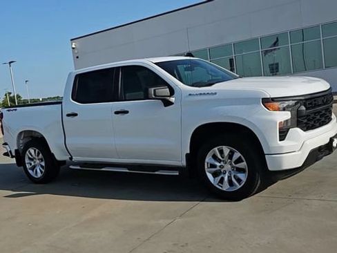 Used 2024 Chevrolet Silverado 1500 Custom AWD/4WD image 2